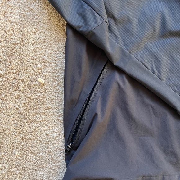 Lululemon Men’s Running Jacket – Black (Size M, EUC) - Picture 3 of 8